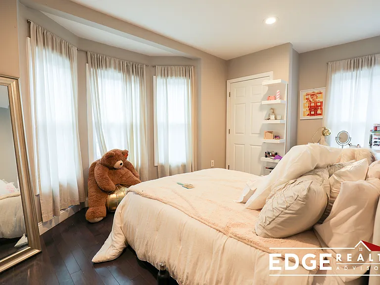 77 Linden St #2 — Photo 8