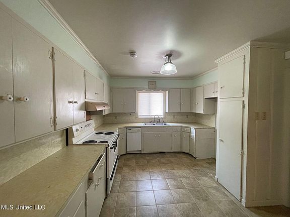 2nd image of 1812 S Broadway St