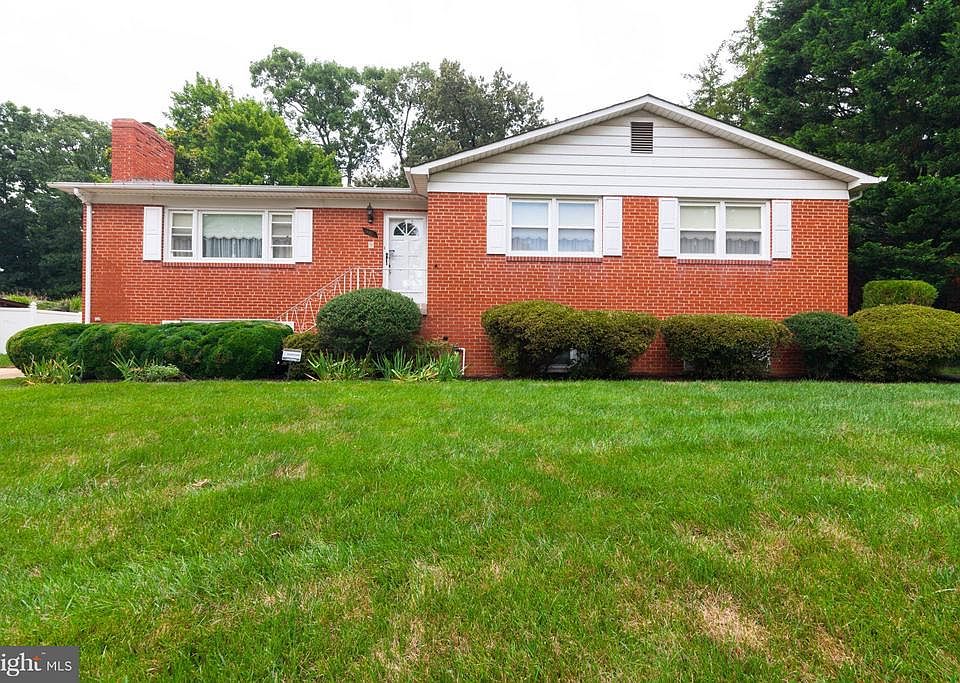 1st image of 407 Aqua Lynn Dr