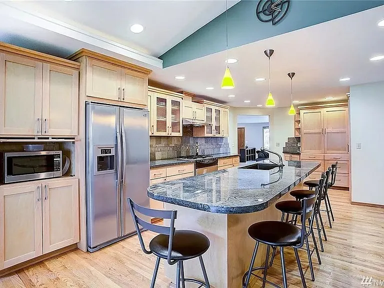 8630 Holly Ln — Photo 17