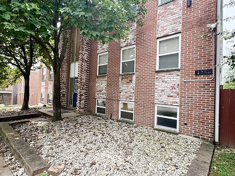 4250 Miami St #B2 — Photo 13
