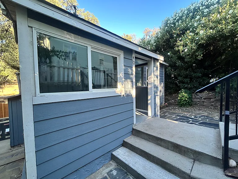 40 Ash St — Photo 2