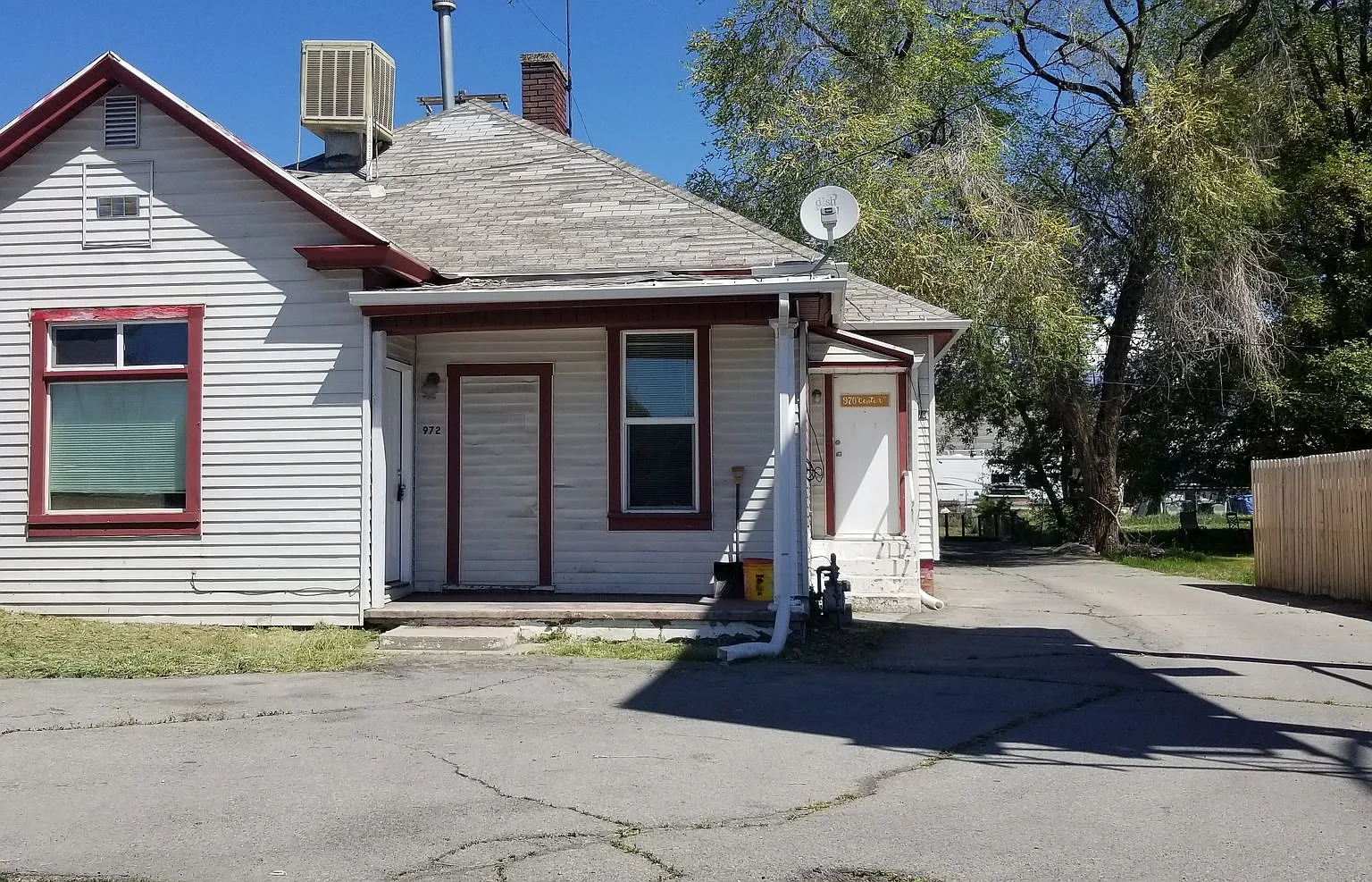966-972 Center St 4 Plex — Photo 1