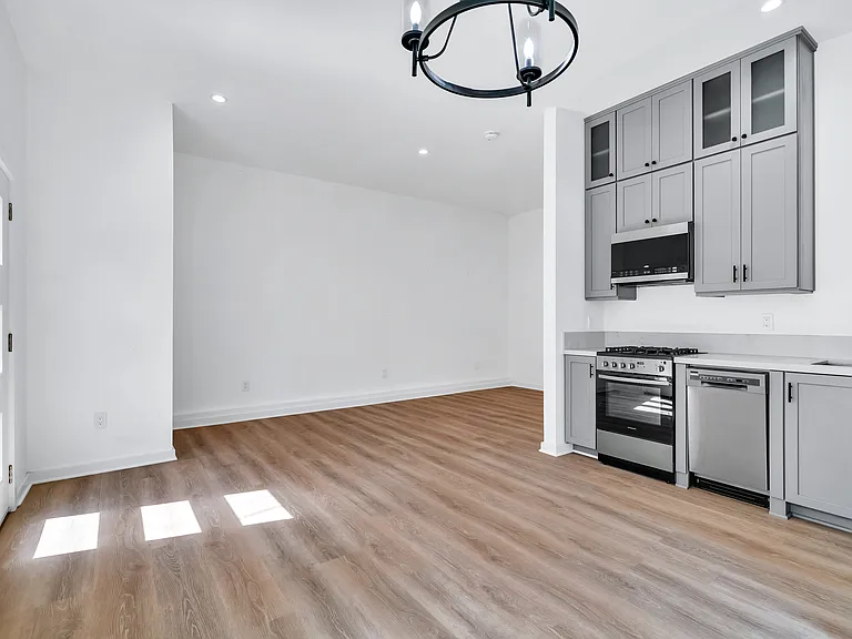 1275 S Cloverdale Ave #1/2 — Photo 5