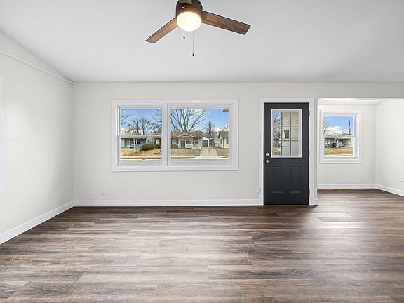4th image of 1219 Davis Dr