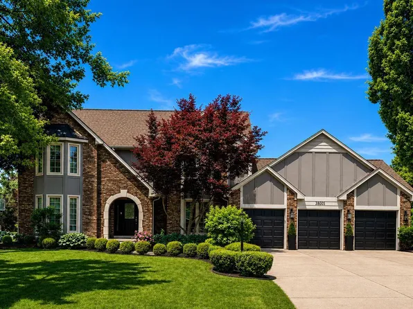 38005 River Bnd, Farmington Hills, MI 48335