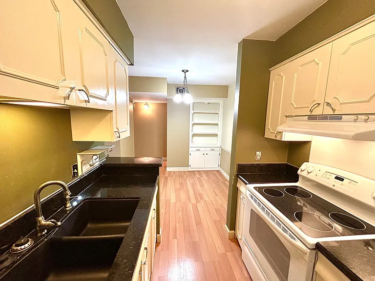 1045 Shook Ave #113 — Photo 9