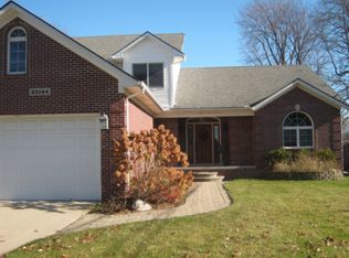 25144 Alex St, Center Line, MI 48015