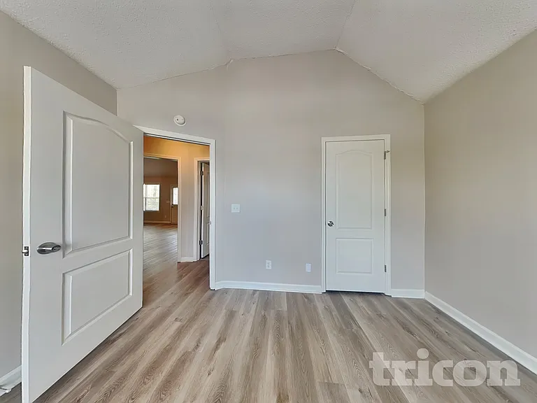 1800 University Dr — Photo 8