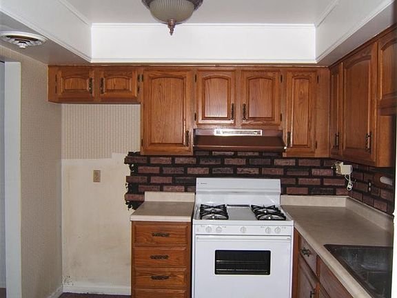 3rd image of 629 W 39th Pl