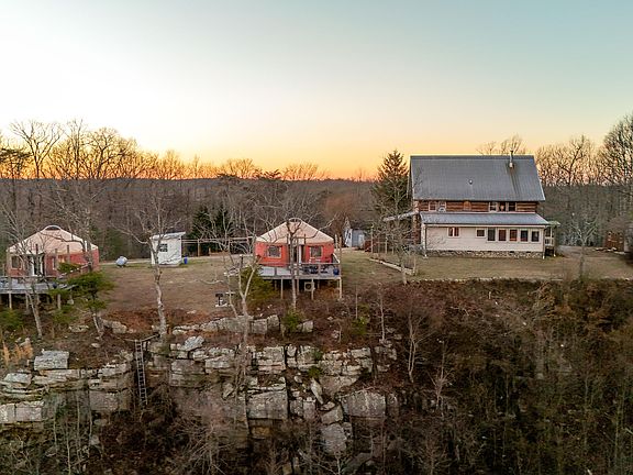 3rd image of 319 Lookout Dr