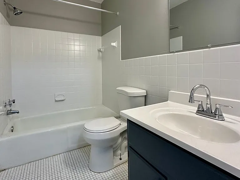 1315 Dowling Ave N — Photo 3