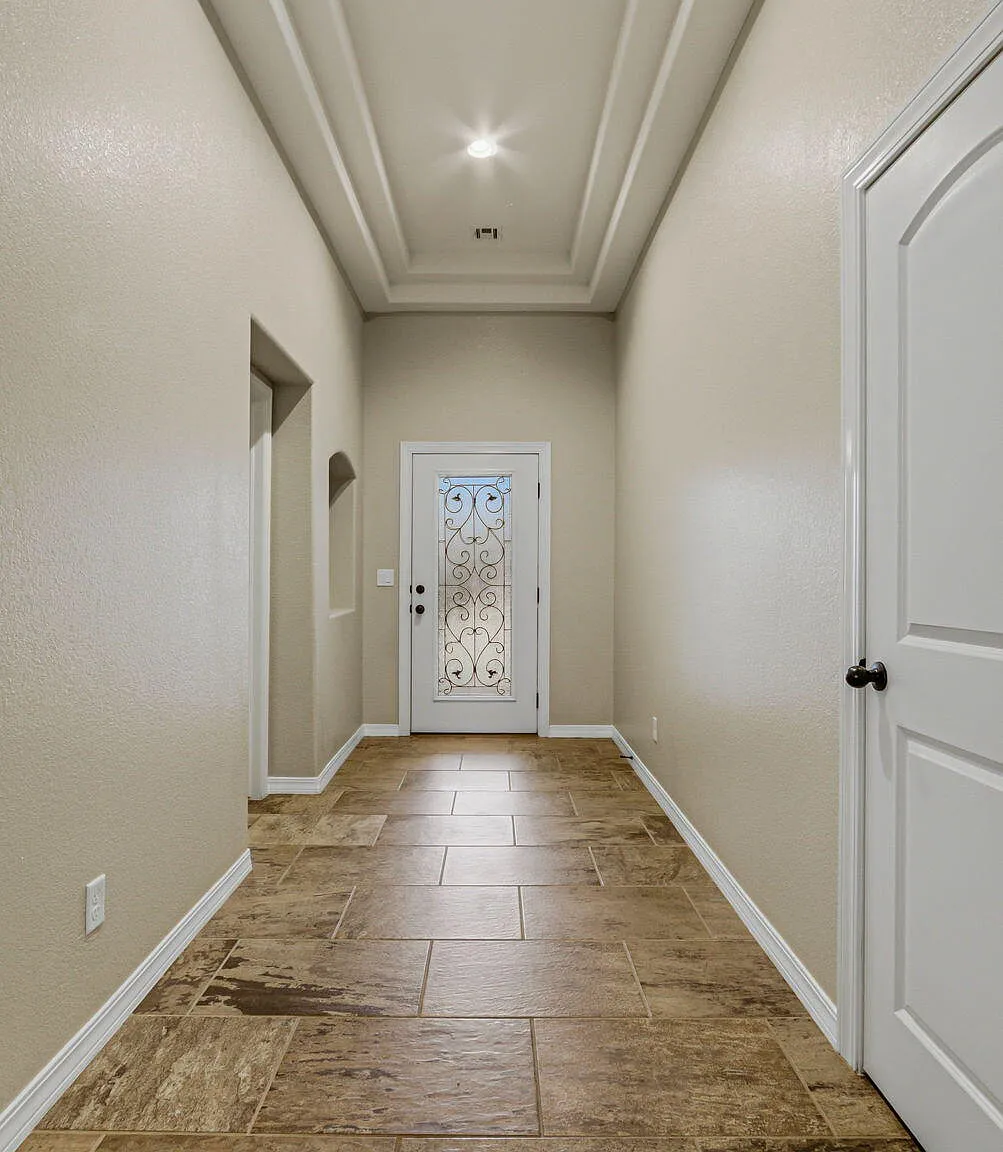 4 bed, 2.0 bath, 1930 sqft, $2,100 — Photo 3