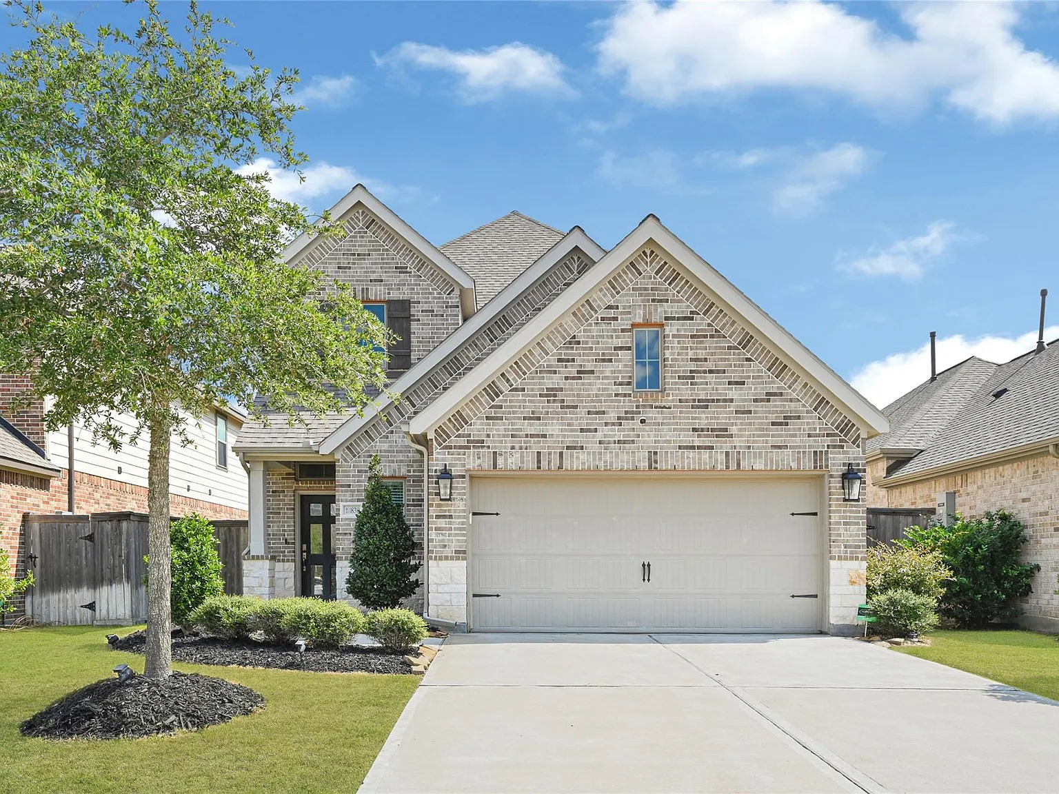 3 bed, 2.5 bath, 2349 sqft, $3,500 — Photo 2
