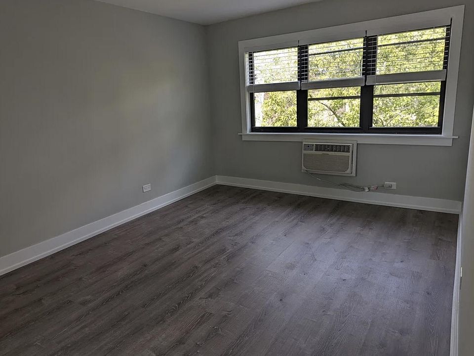 2nd image of 448 W Barry Ave #7