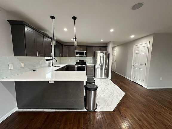 5th image of 298 Arlington Ave #1