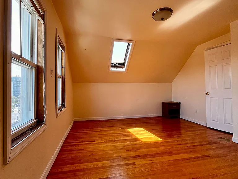 18 Crescent St #2 — Photo 6