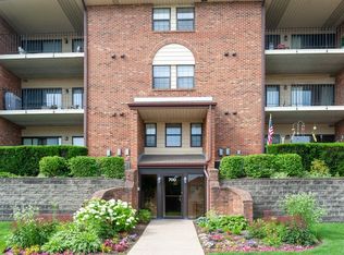 700 Weidner Rd APT 100, Buffalo Grove, IL 60089