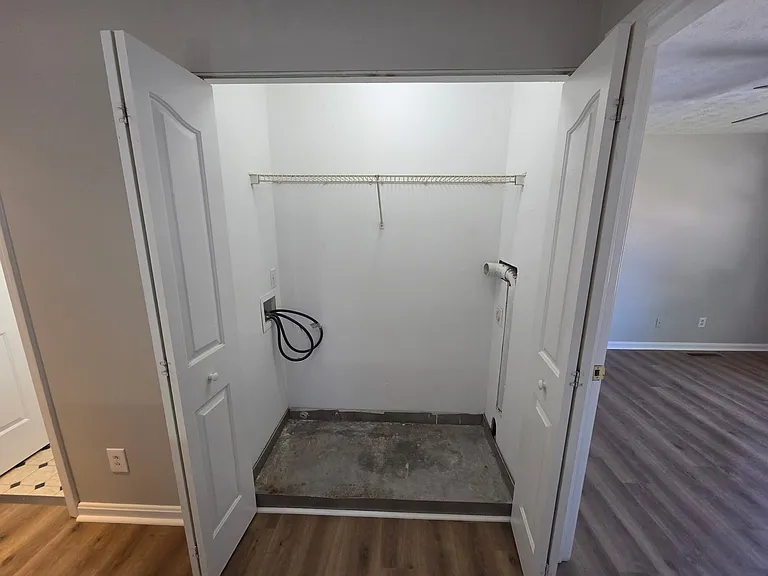 131 Karen Ct — Photo 8