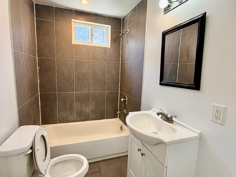 1844 Hart Ln — Photo 11