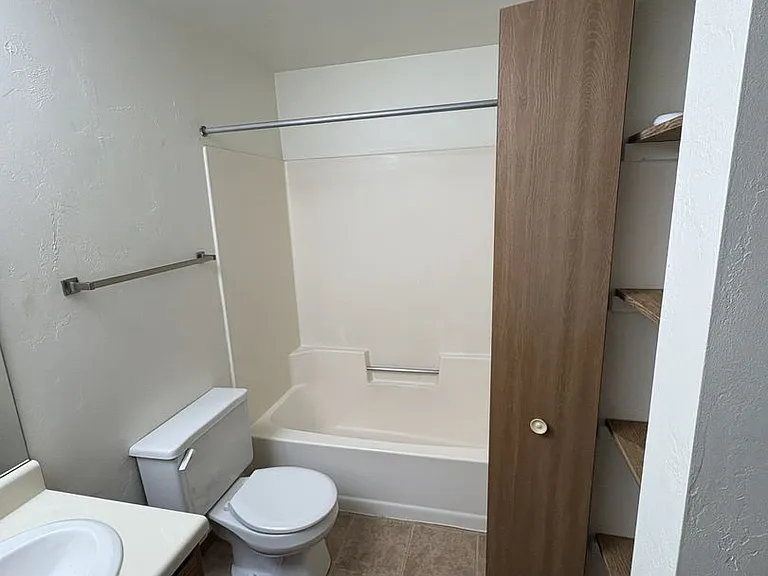 Make Lake Street Apartments YOUR Home!! — Photo 15