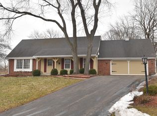 W160N8212 Old Orchard Ct, Menomonee Falls, WI 53051