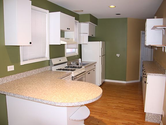 4th image of 835 N Marshfield Ave