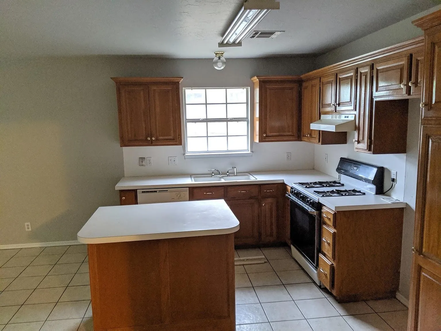 3 bed, 1552 sqft, $1,600 — Photo 4