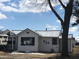 315 4th St NE, East Grand Forks, MN 56721