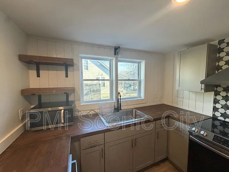 607 Franklin St — Photo 14