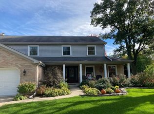 1136 Summit Hills Ln, Naperville, IL 60563