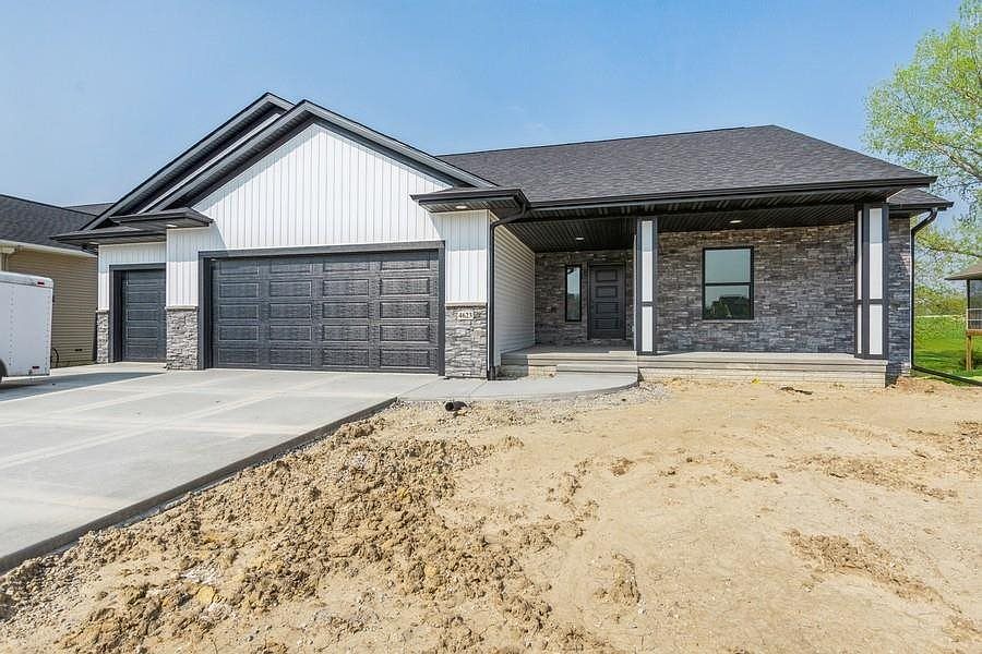 1st image of 4623 Oak Creek Ct NE