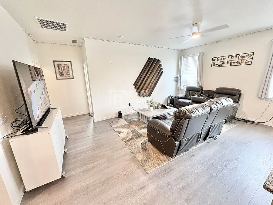 Beautiful Ranch-Style Home with Upgraded Finishes, Fenced Yard & Easy Access to DIA — Photo 3