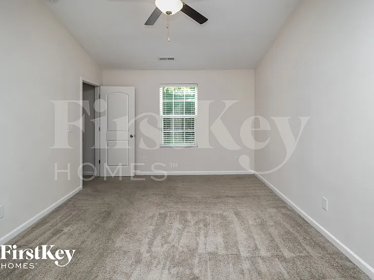 4019 Maderia Dr NW — Photo 7