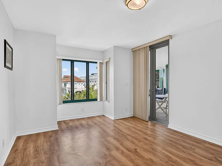 120 SE 5th Ave #520 — Photo 31
