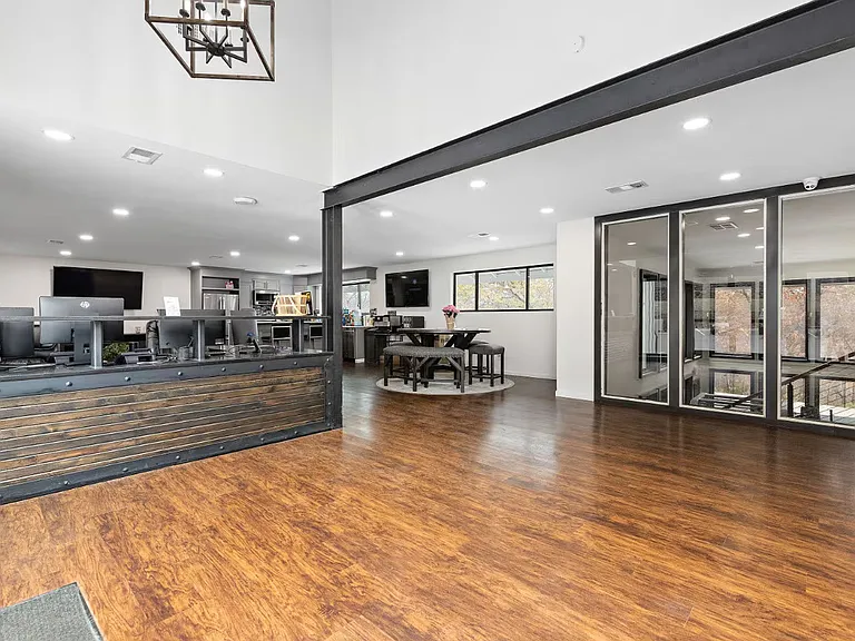 Hillcrest Estates — Photo 14