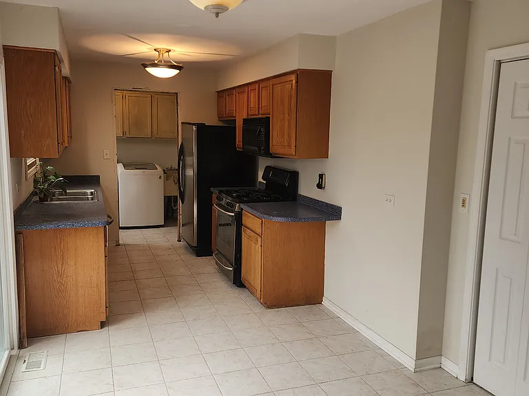39W496 Hemlock Dr — Photo 11