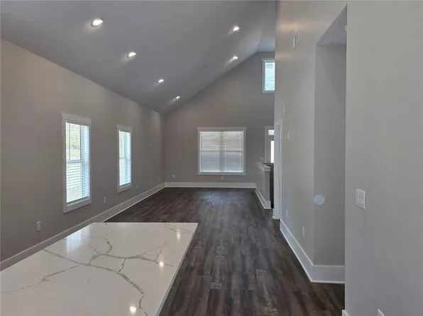 43 Valley Trl, Acworth, GA 30101