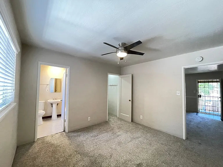 Fort Sutter Manor, Classic Midtown Living! — Photo 26