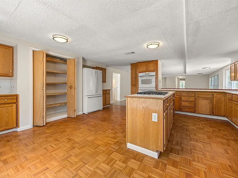 109 S Cedar St — Photo 9