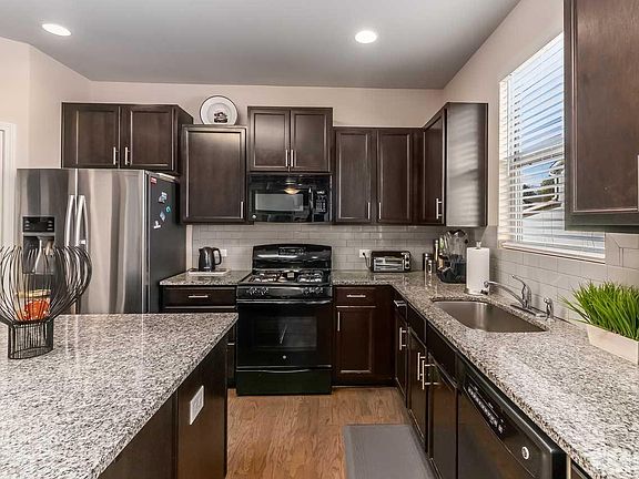 4th image of 105 Turkey Oak Dr