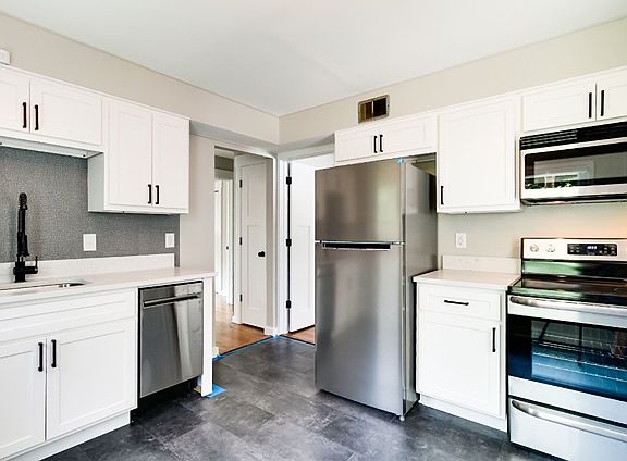 4th image of 7337 Picadilly Ave