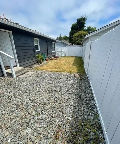 1306 Henderson St — Photo 23