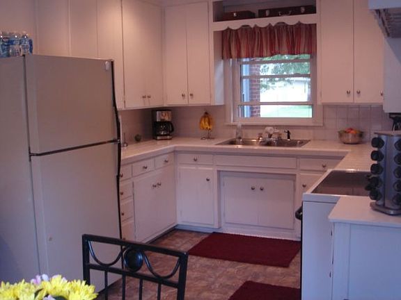 Quaint and homey kitchen
