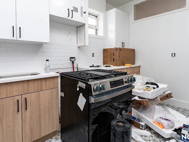 88 Menahan St #3B — Photo 10