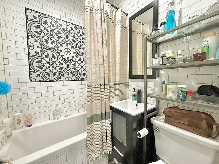 557 Union St #1 — Photo 9