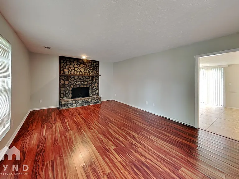 785 Edenton Ct — Photo 5