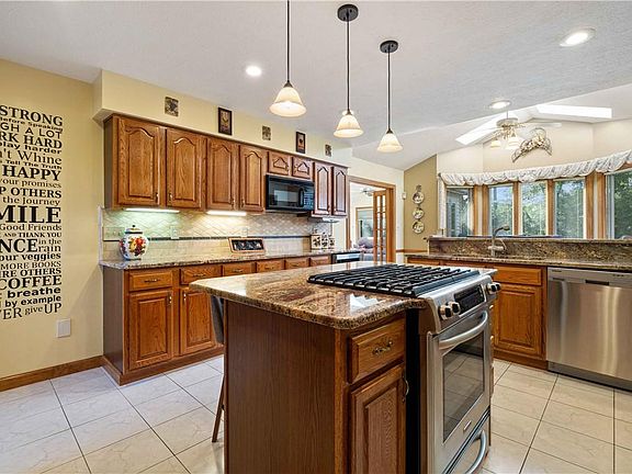 3rd image of 5005 Essex Ct