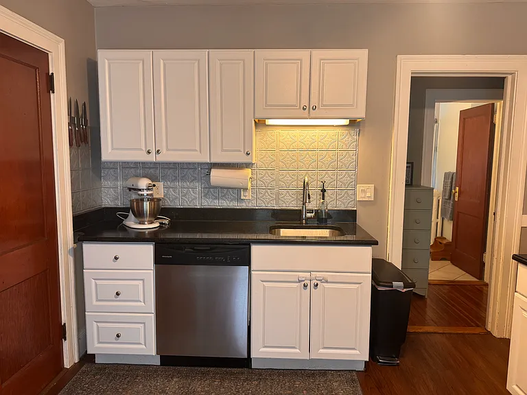 275 Whiting Ln — Photo 2
