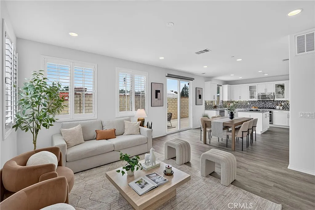 3 bed, 2.5 bath, 2135 sqft, $4,700 — Photo 1